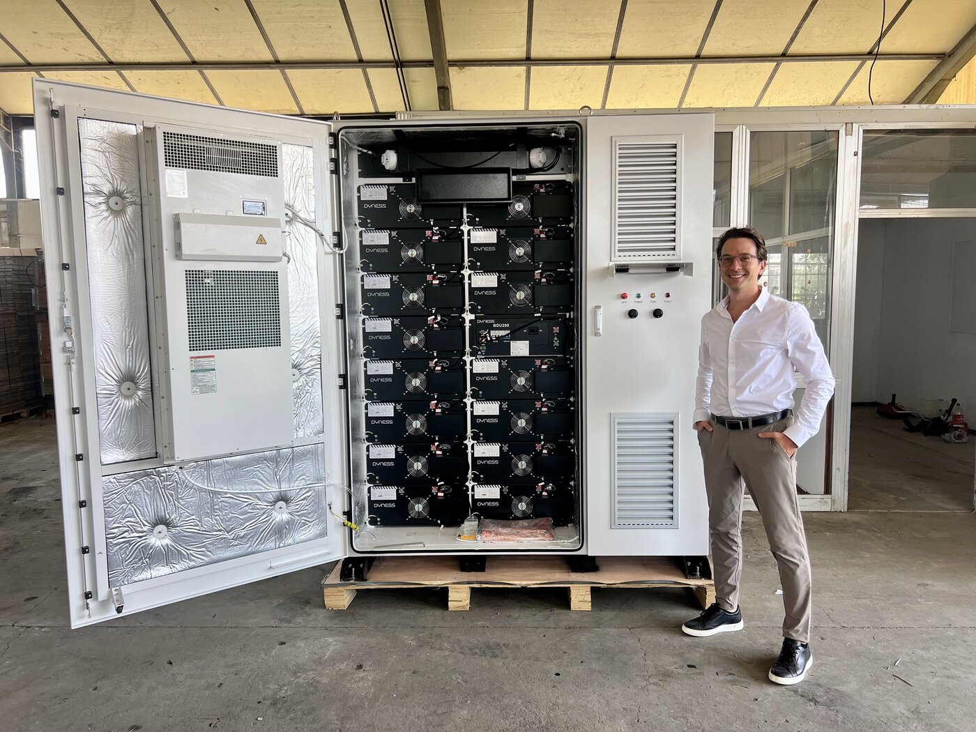 Enerthon battery energy storage system